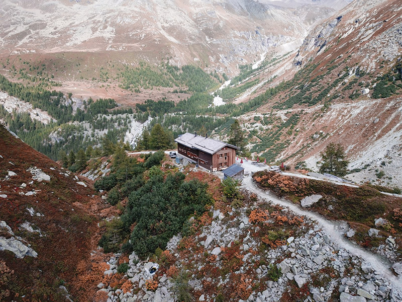 Cabane du Petit Mountet en Valais
